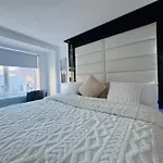 New Bright & Modern 4Bd 2Ba Apartment W Doorman, Gym, Lounge, Near West Harlem