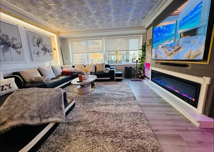 New Bright & Modern 4Bd 2Ba Apartment W Doorman, Gym, Lounge, Near West Harlem